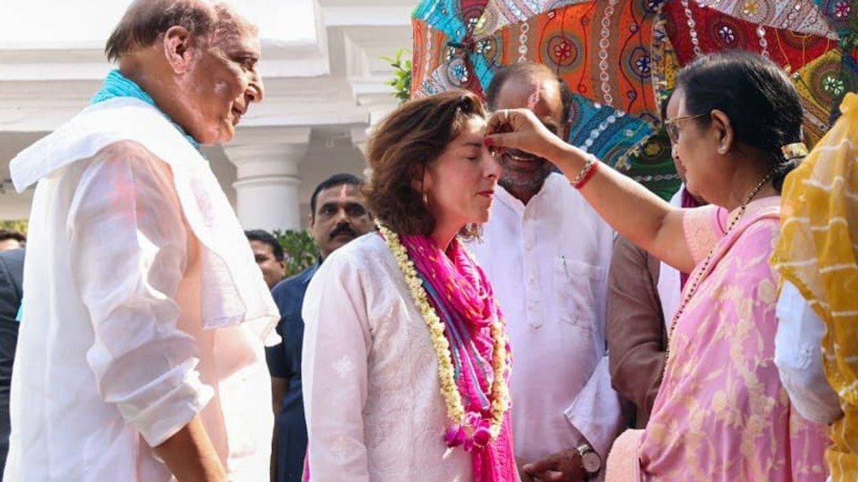 US Secretary of Commerce joins in Holi celebrations at Rajnath Singh's residence