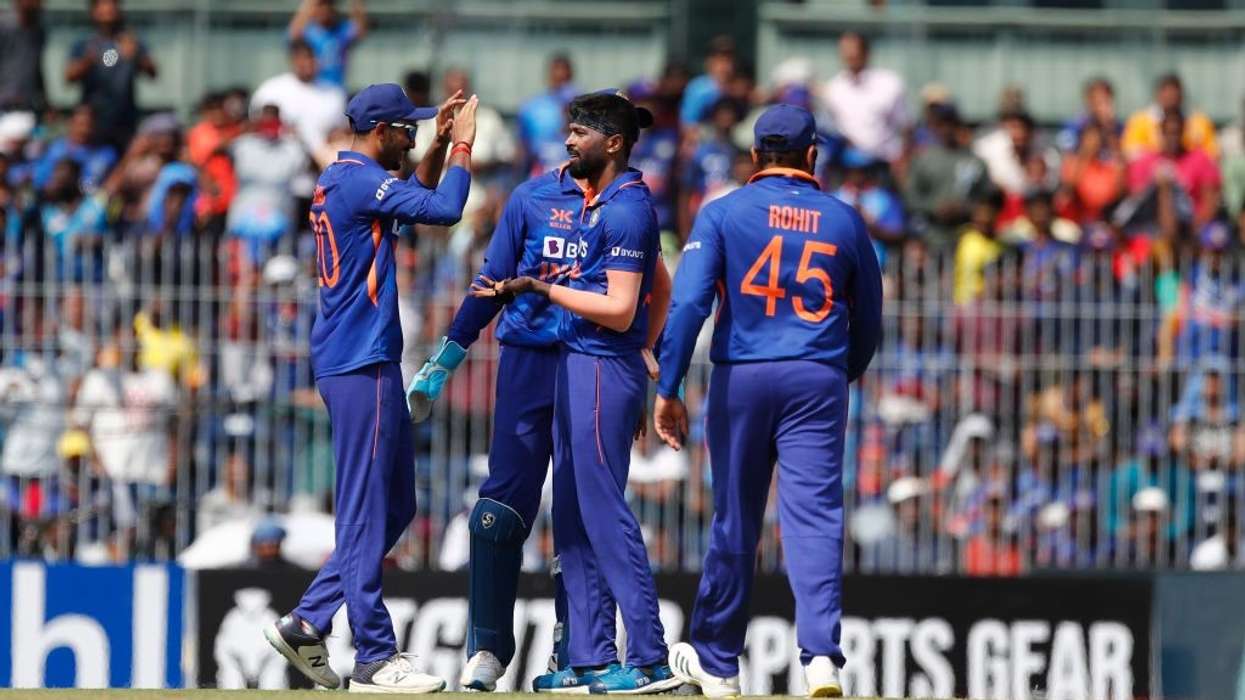 Australia choose to bat in deciding ODI against India