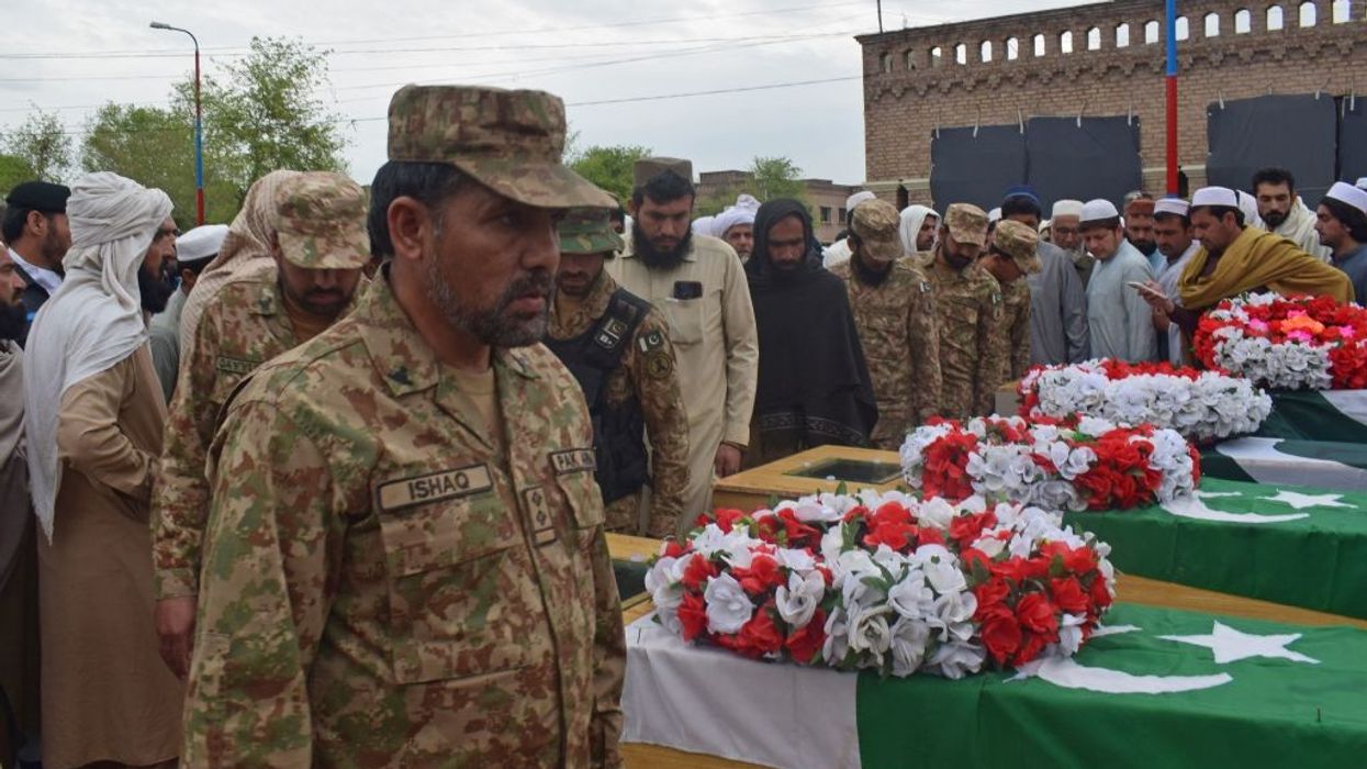 Pakistan Taliban kills four policemen in bomb attack