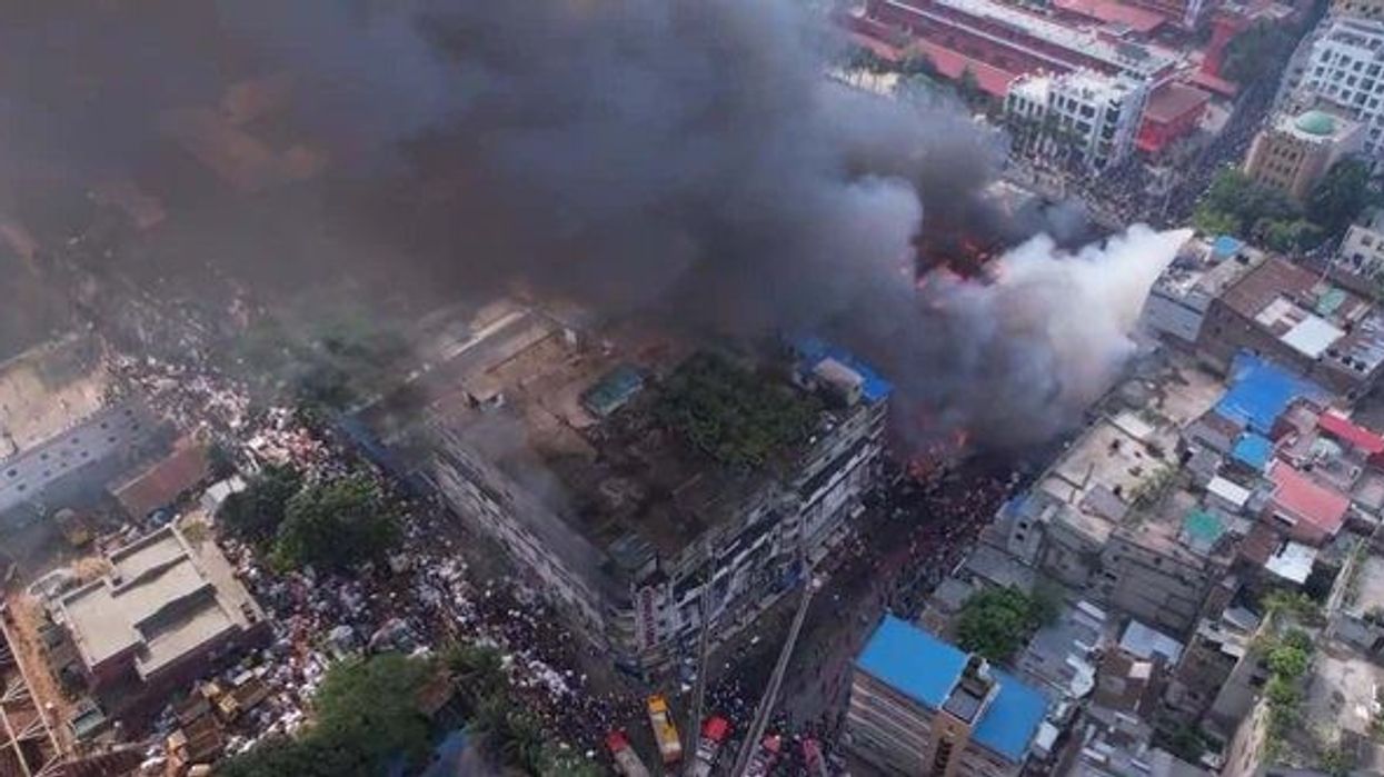 Fire engulfs Dhaka clothes market