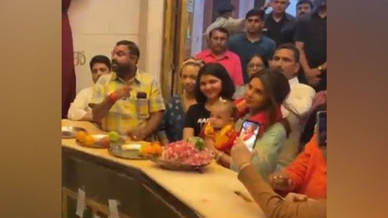 Priyanka with daughter Malti Marie seek blessing at Siddhivinayak temple in Mumbai