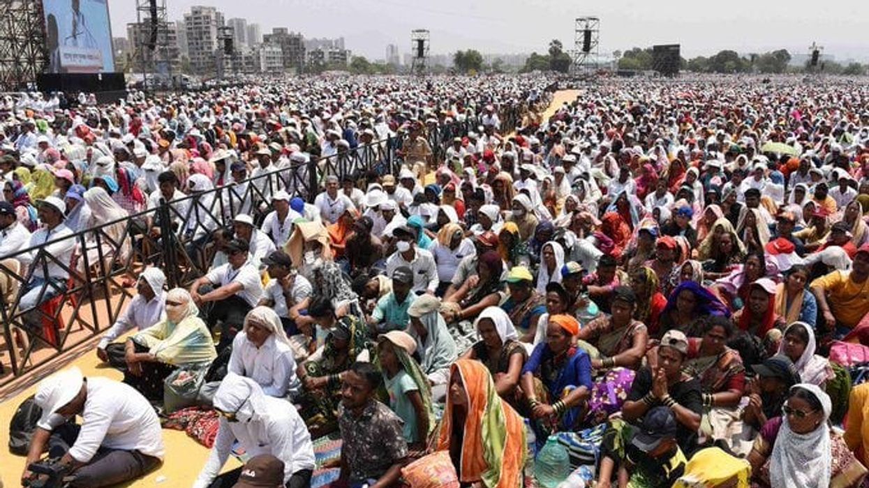 Eleven people die from heatstroke during Indian awards ceremony