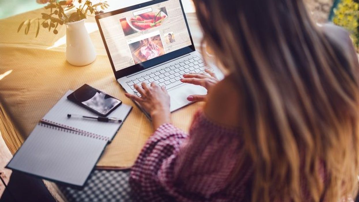 Viewing images of food repeatedly may help reduce overeating, study suggests