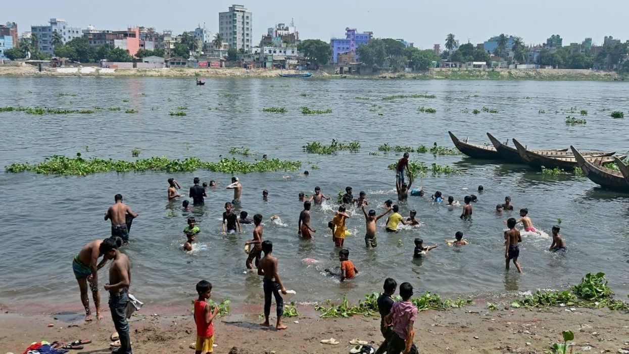 Bangladesh heatwave leads to school closures, power cuts