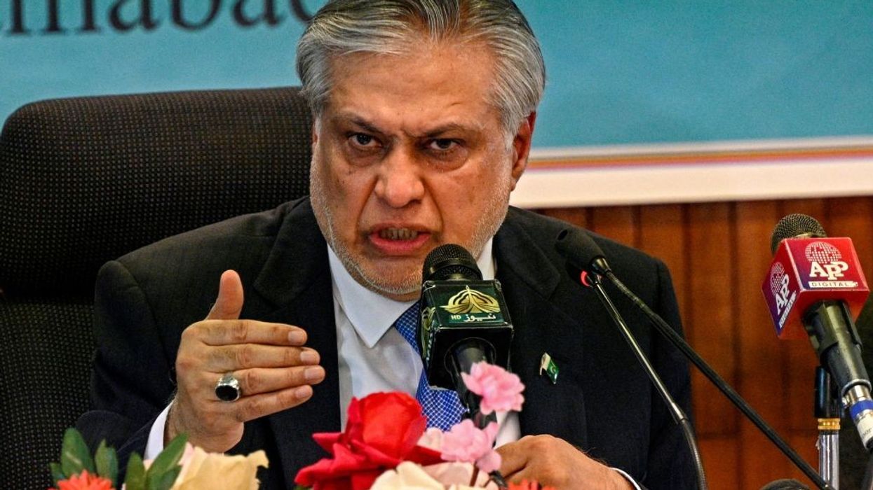 Pakistan gets $2 billion deposit from Saudi Arabia