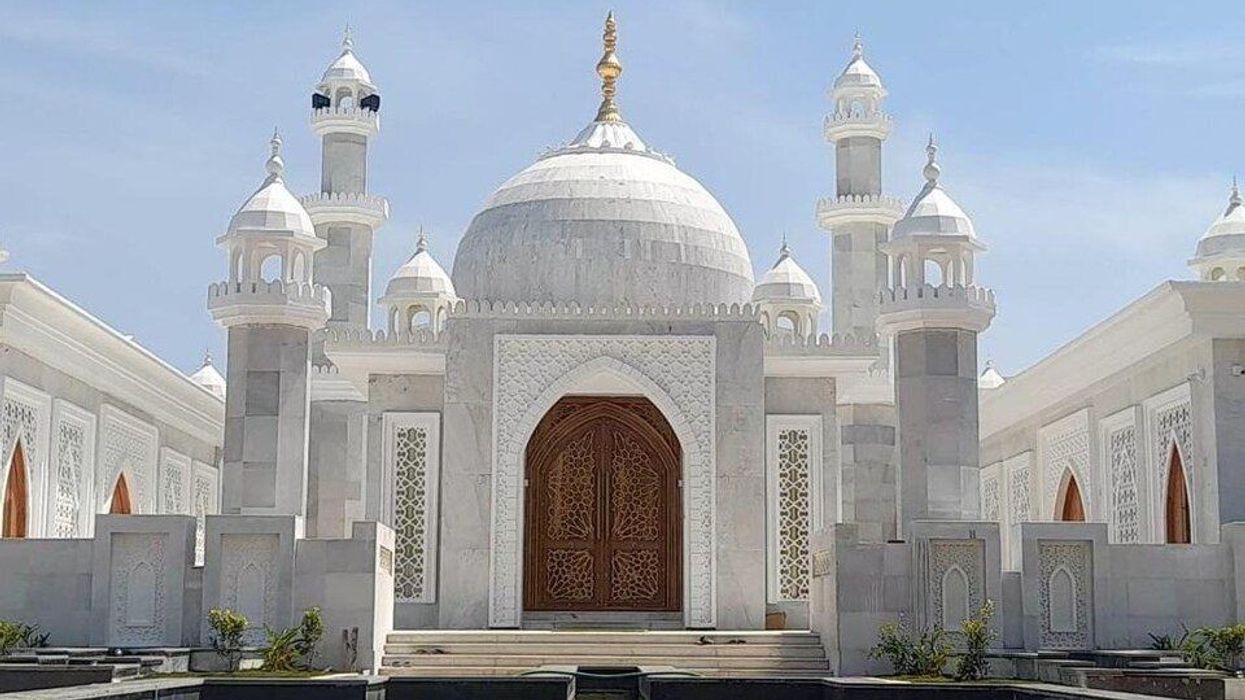 Son constructs £500,000 Taj Mahal replica as tribute to his mother