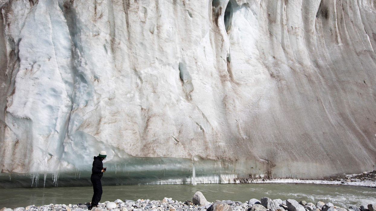 Melting glaciers pose threat to Himalayas