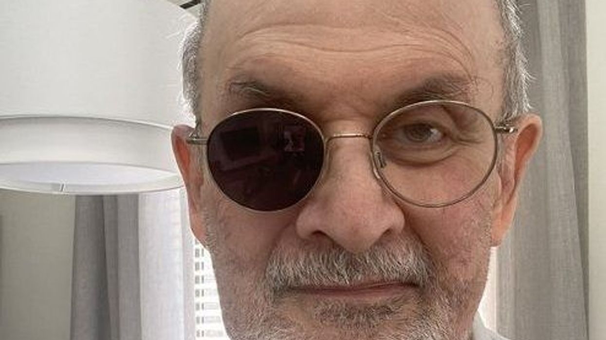 Rushdie wants arts to be free from government interference