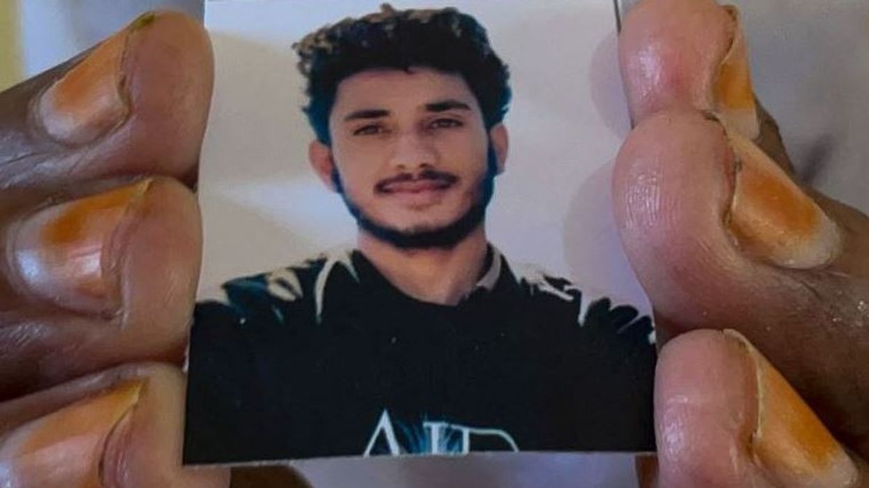 Greek attempt to tow caused the boat to capsize, say survivors