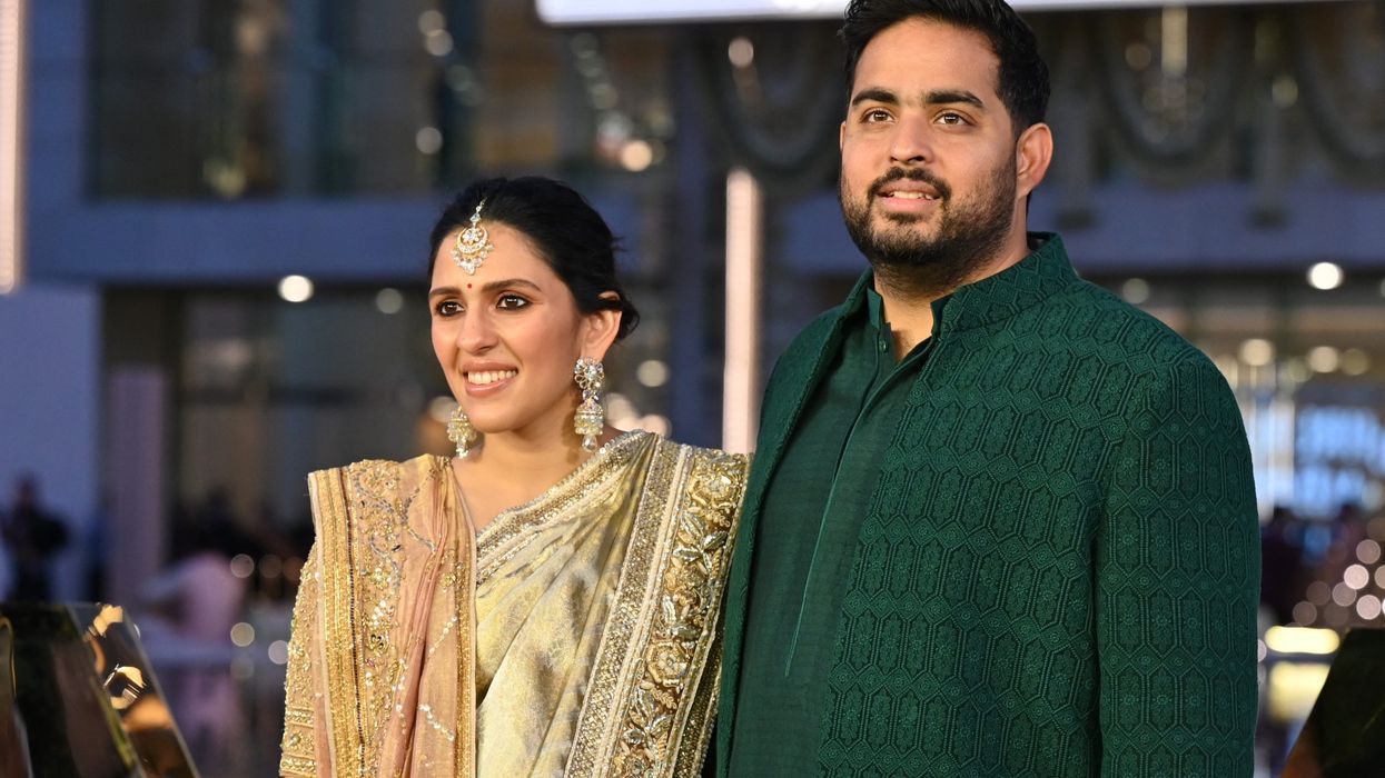 Reliance Jio launches £10 phone with digital features in India