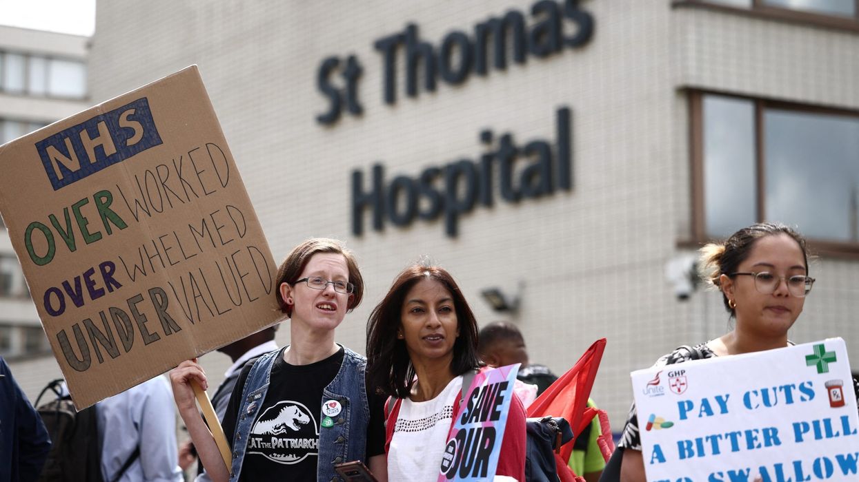 Union proposes 12% pay raise as solution to end NHS consultants' strikes
