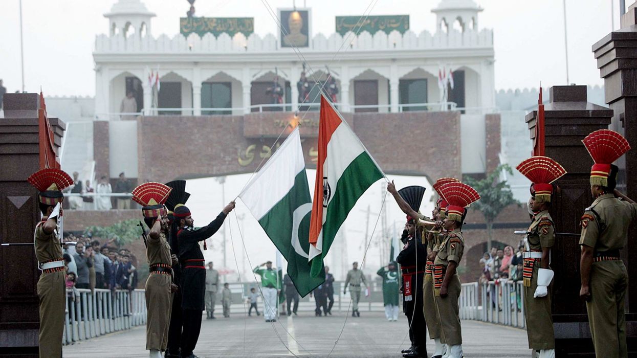 Love knows no boundaries: Indian woman travels to Pakistan to meet Facebook friend