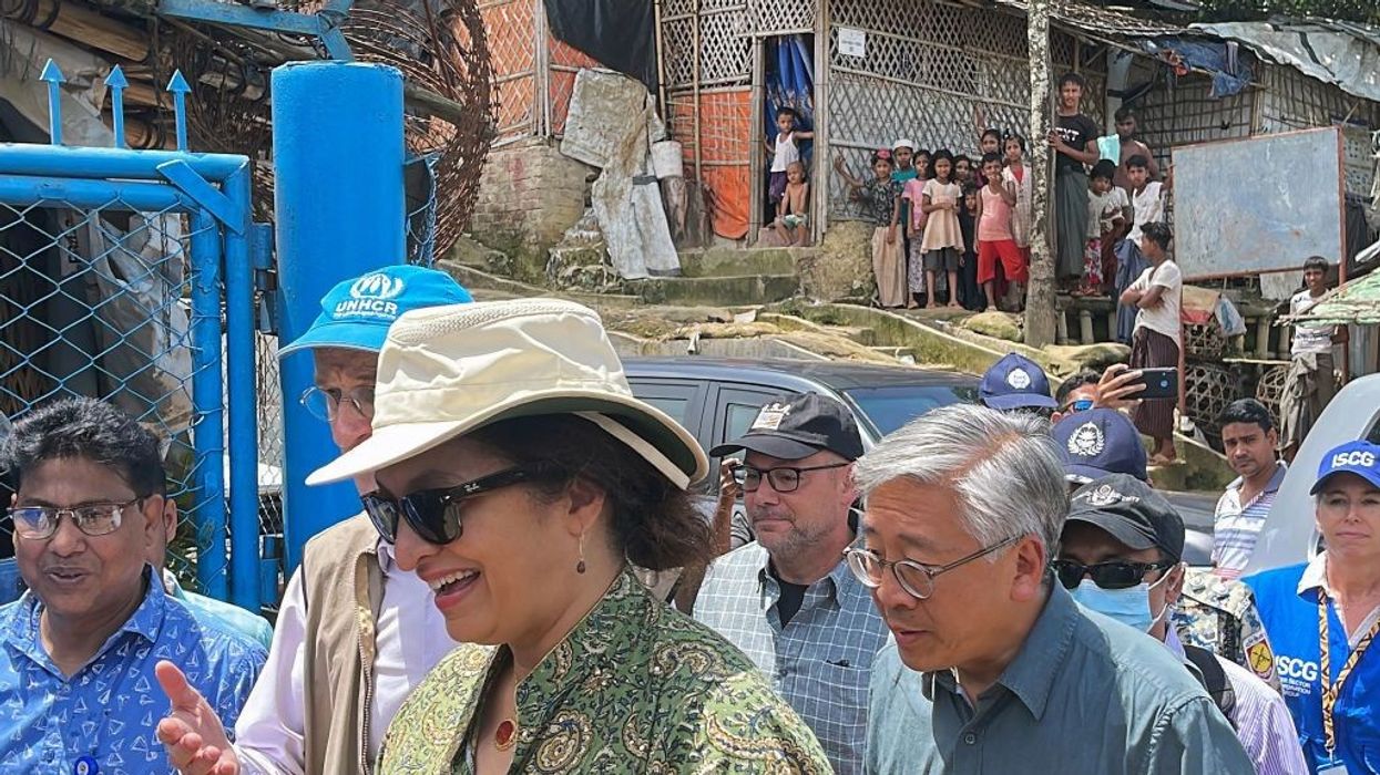 17 dead as Rohingya boat breaks up off Myanmar