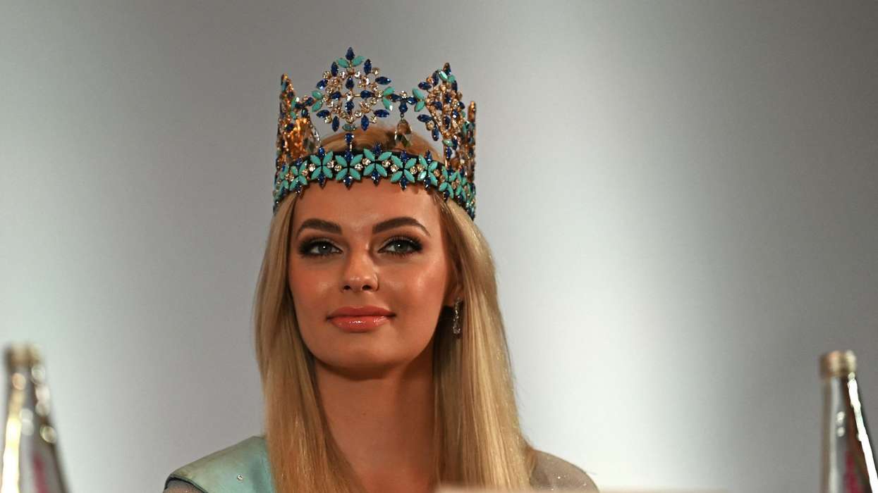 Miss World Karolina Bielawska arrives in Kashmir on day-long tour