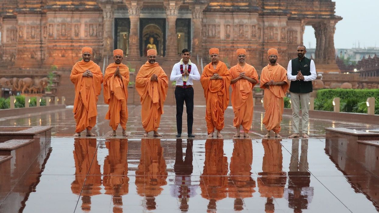 Sunak visits BAPS Swaminarayan Akshardham temple in Delhi