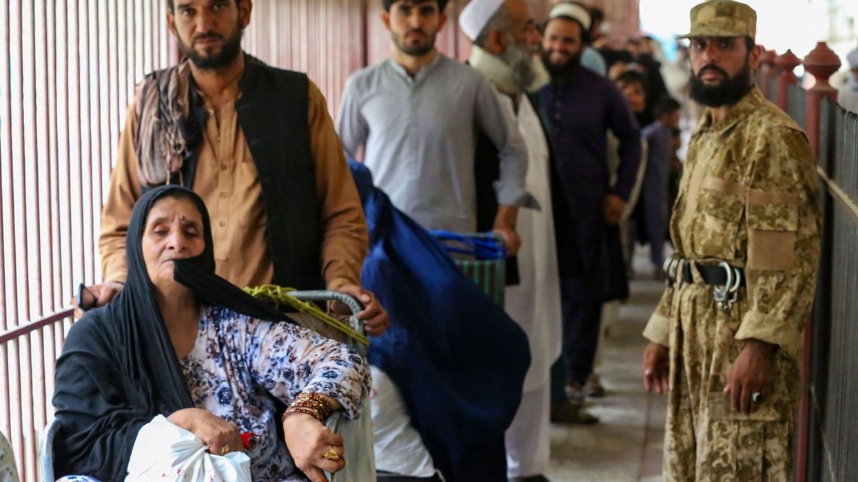 Ailing Afghans relieved as Pakistan border reopens