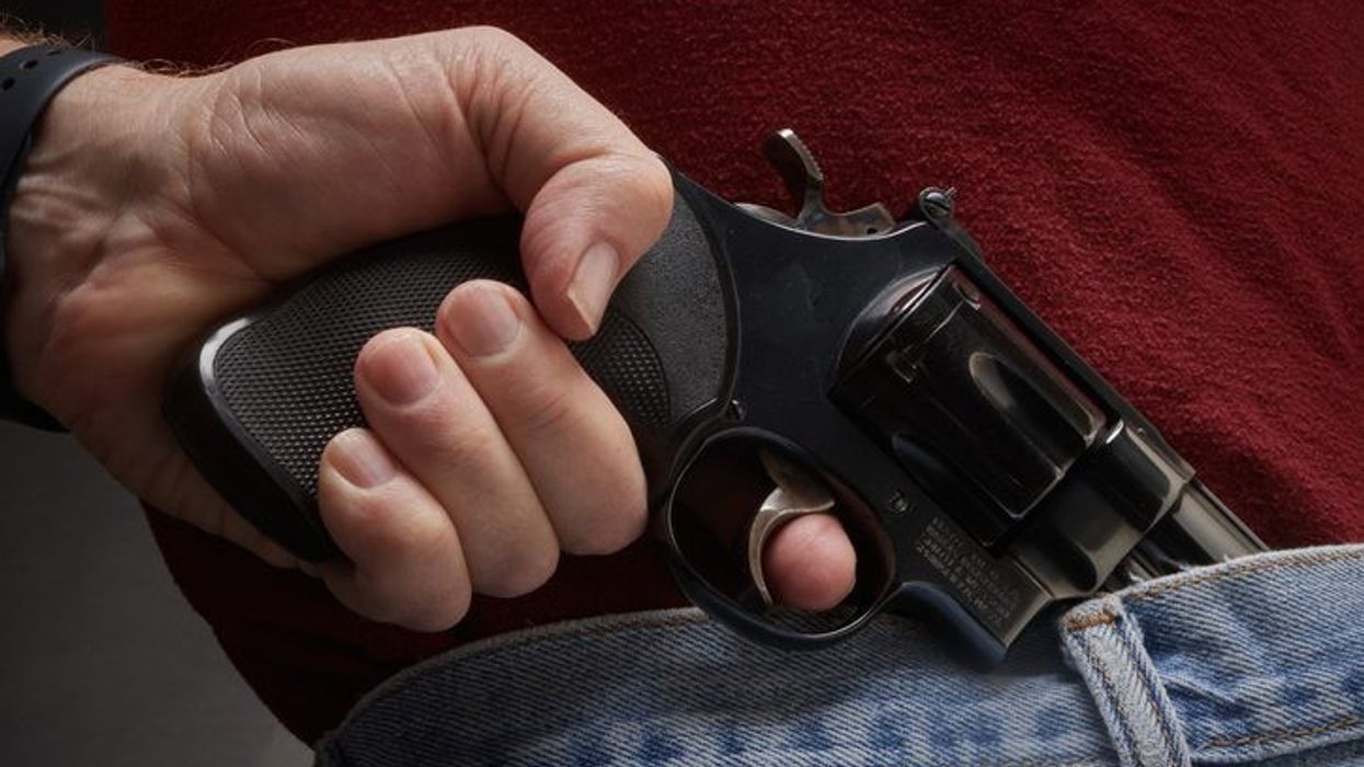 Thief posing as delivery driver attempts 'aggravated robbery' with armed gang