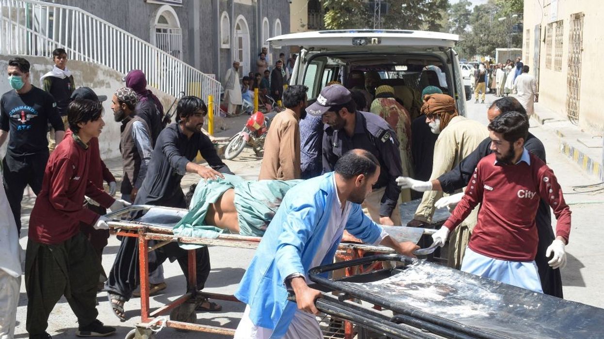 Suicide blast in Pakistan kills 52