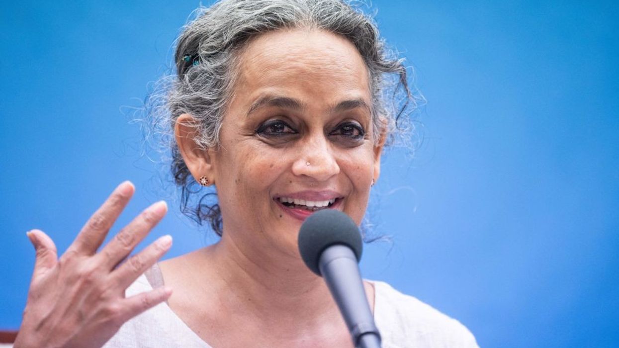 Arundhati Roy faces prosecution over 2010 Kashmir speech