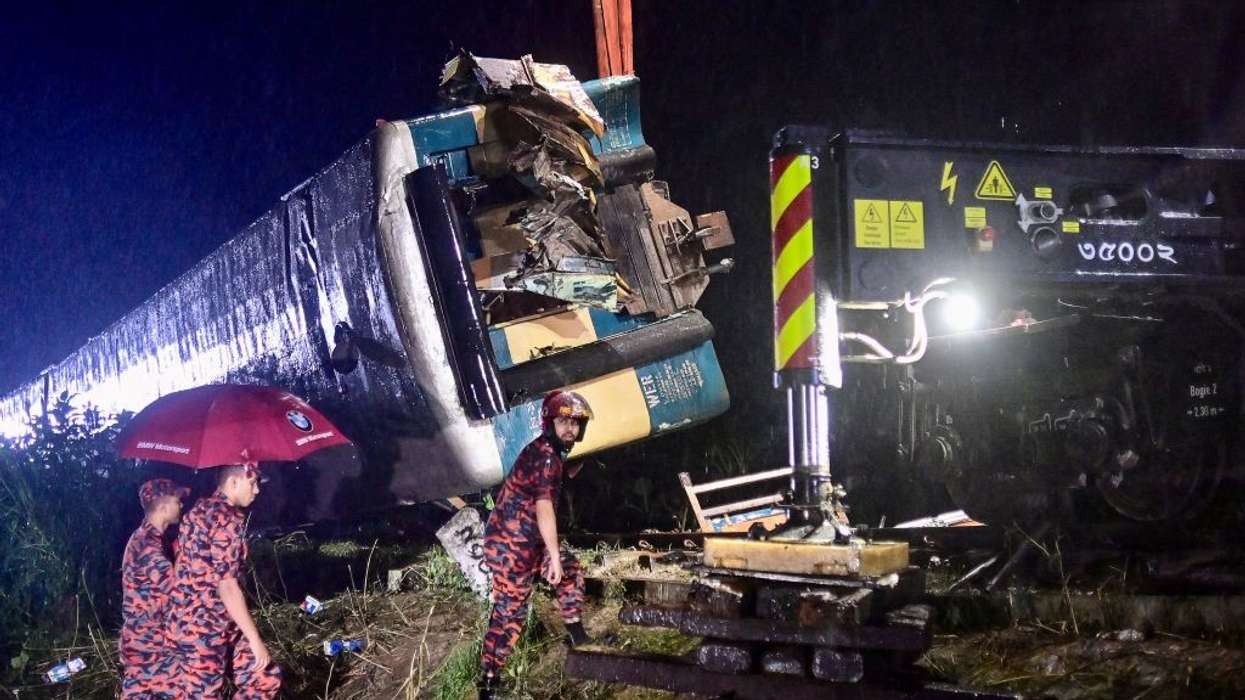 17 die in Bangladesh train accident