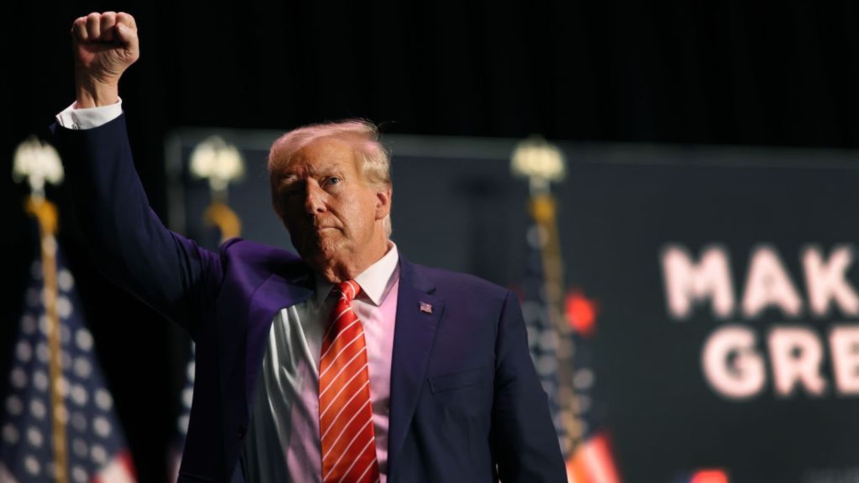 Trump pledges to revive controversial Muslim travel ban; gets slammed by White House