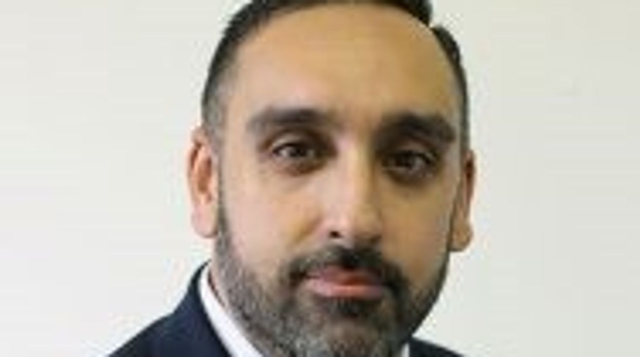 Met Police cuts ties with adviser over anti-Semitic chant