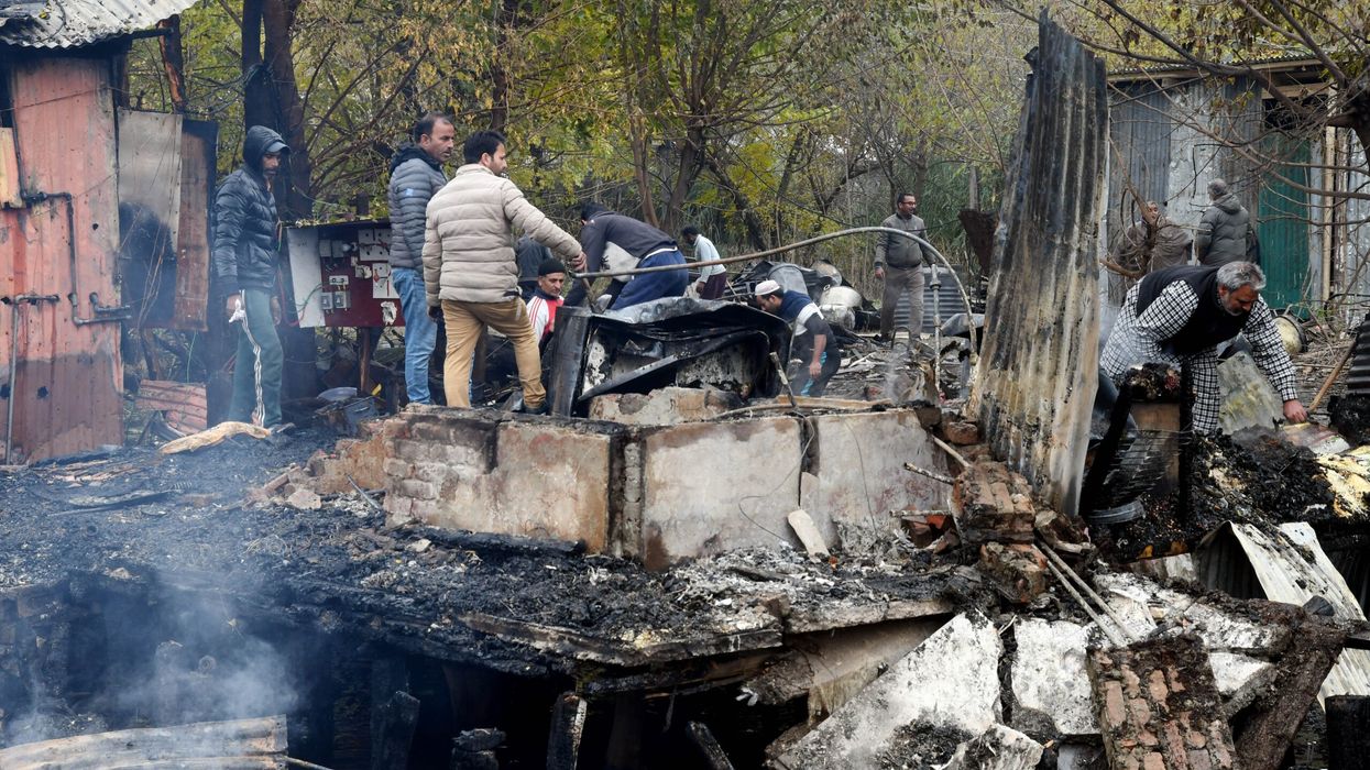 Bangladeshi tourists die in houseboat fire in Kashmir