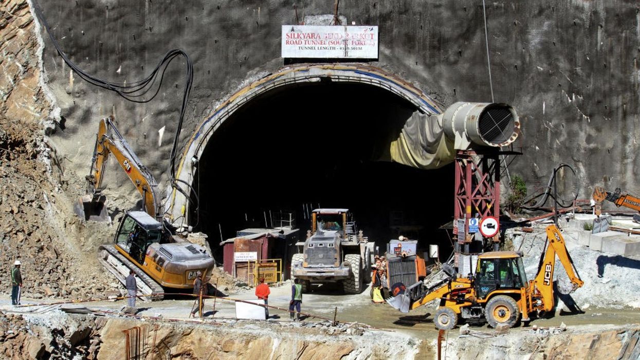 Indian officials consider five new plans to rescue men trapped in tunnel