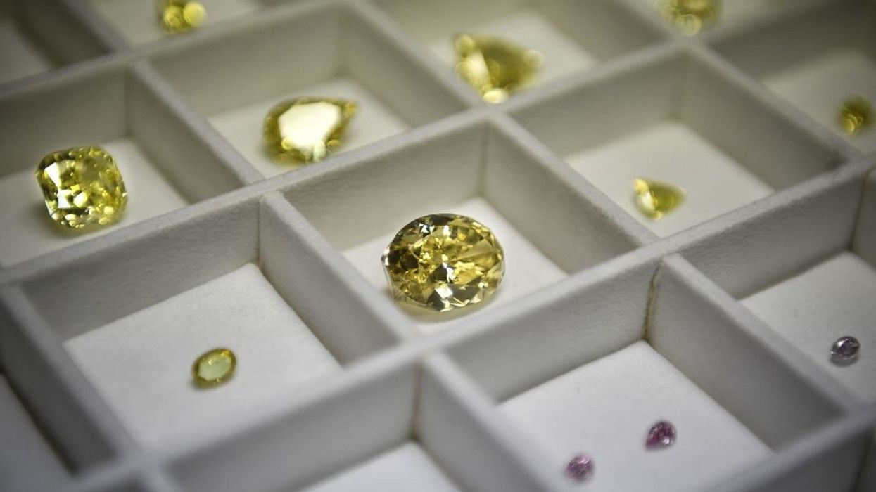 India, De Beers seek clarity, flexibility on G7's Russian diamond ban