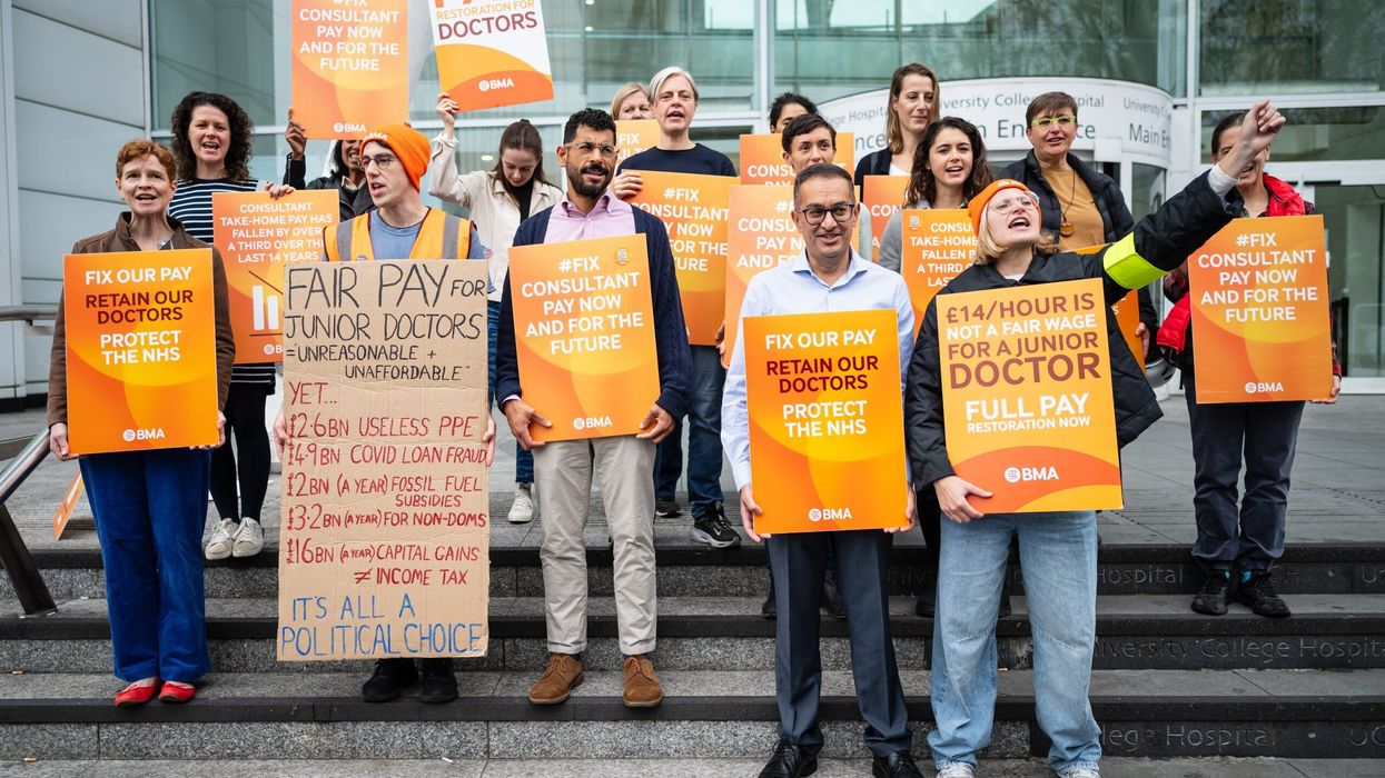 Extended NHS strike threatens Sunak's waiting list pledge