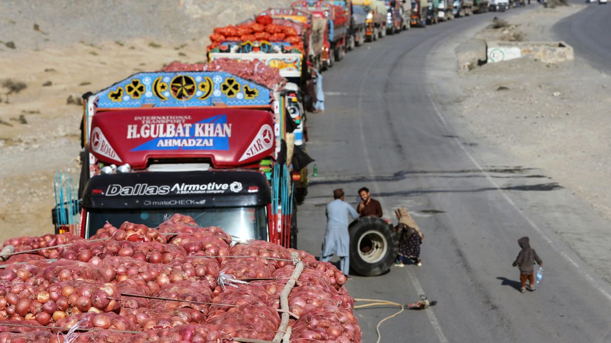 Thousands of trucks stranded as Pakistan and Afghanistan shut border points