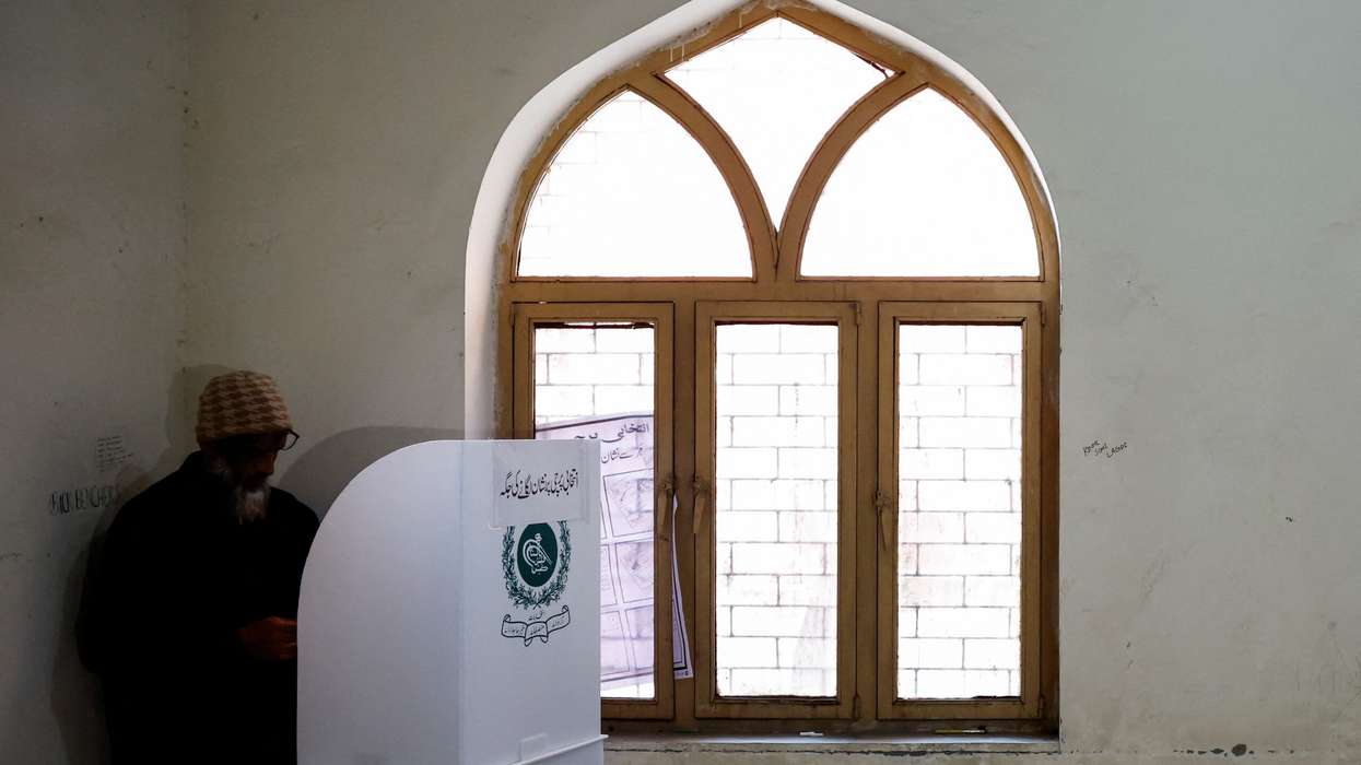 Pakistan suspends mobile services due to security threats