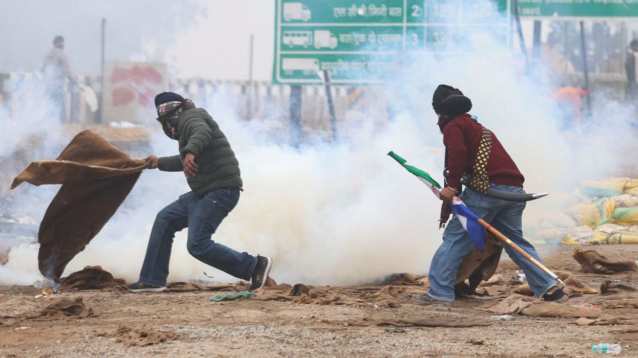 Police fire tear gas to stop farmers’ march in New Delhi