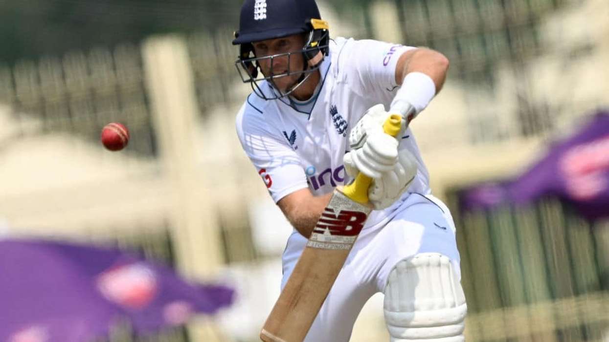 Root leads England fightback in fourth Test