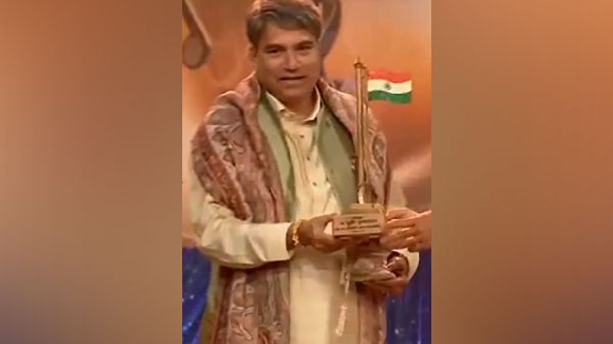 Suresh Wadkar receives Lata Mangeshkar Award