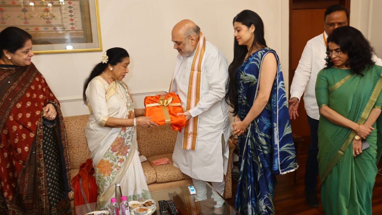 Amit Shah meets Asha Bhosle, unveils her photobiography 'Best of Asha'