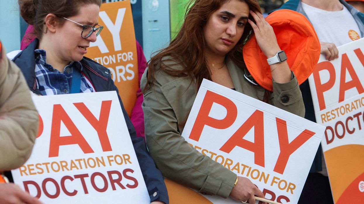 Senior doctors accept improved pay offer and end strikes