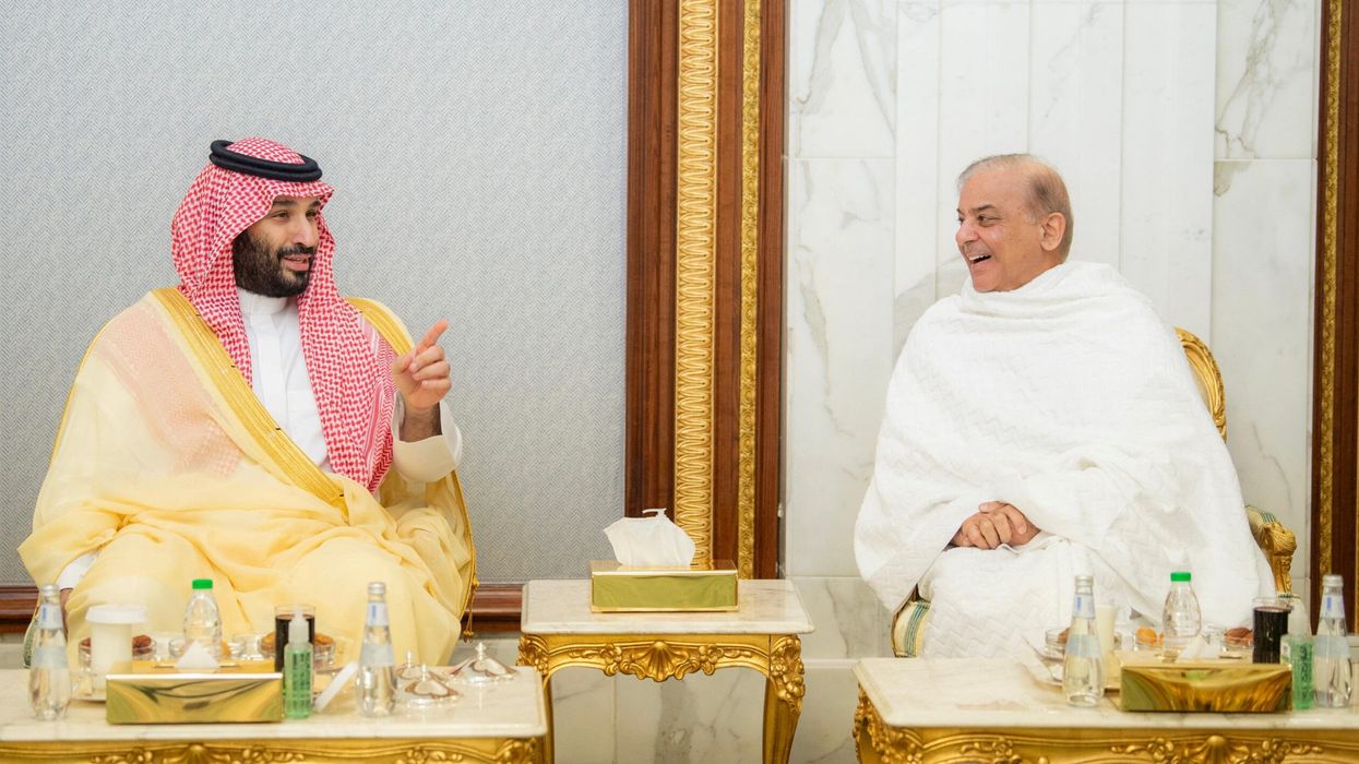 Saudi prince meets Sharif, stresses on dialogue with India