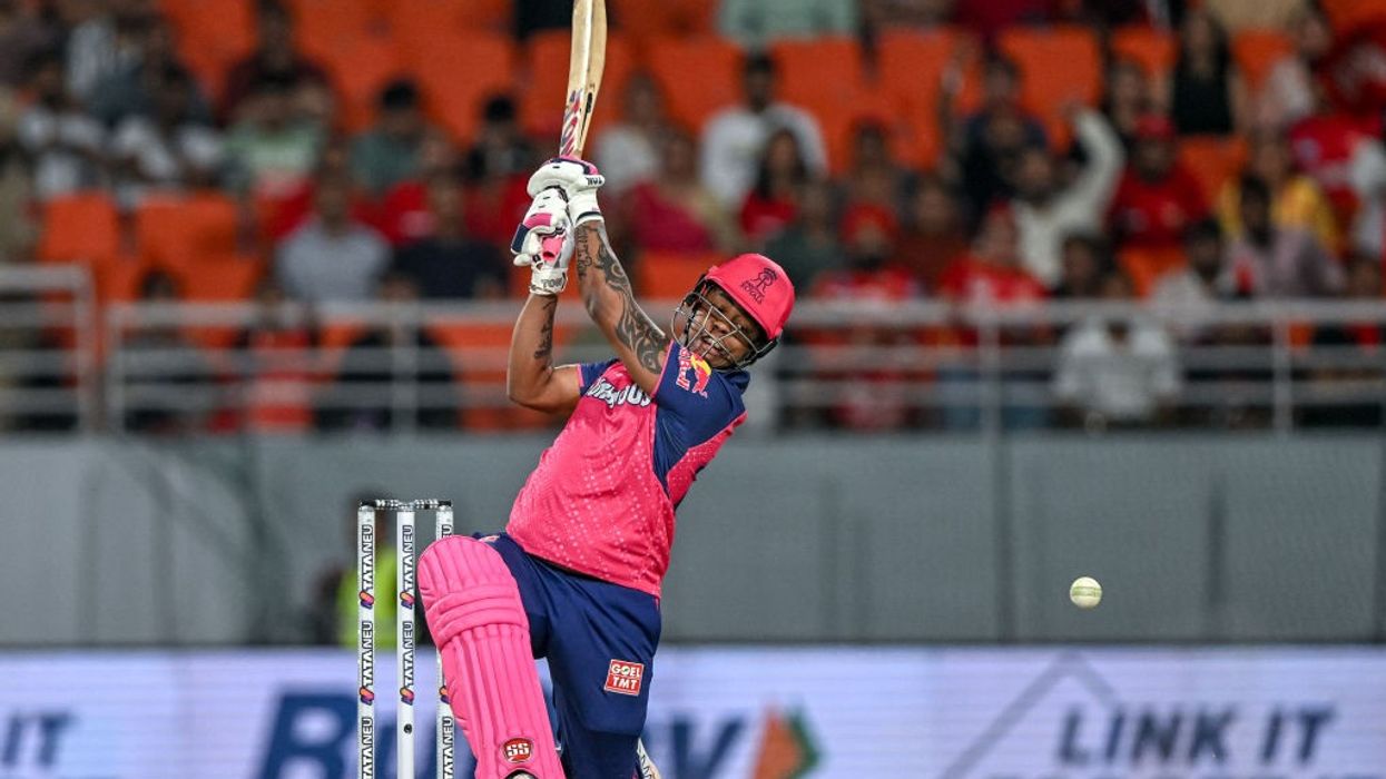 Hetmyer powers Rajasthan to top of points table