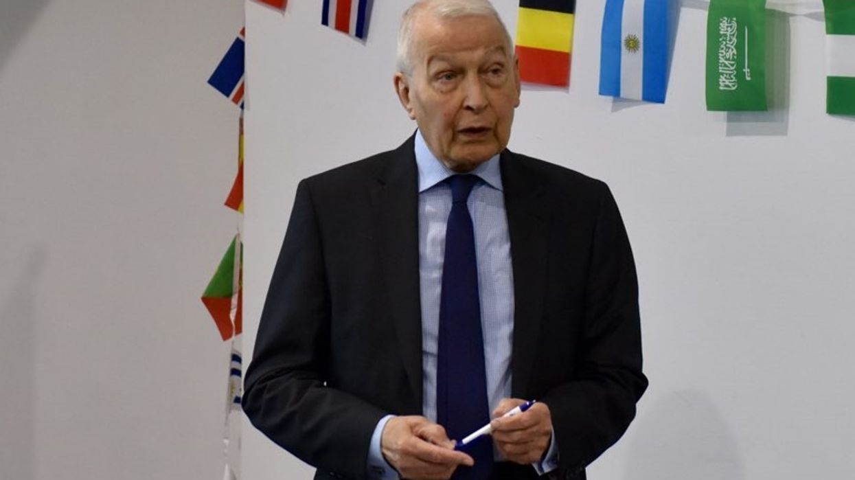 Frank Field, former Labour minister, dies aged 81