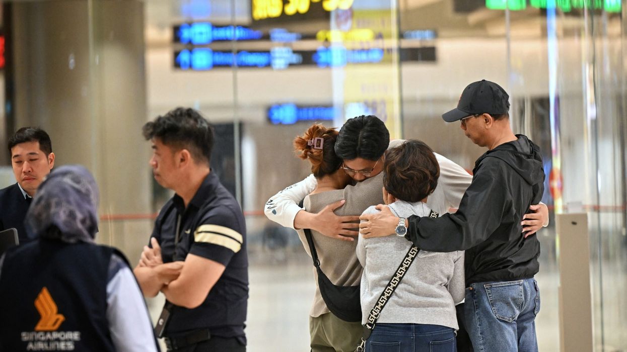 Passengers land in Singapore after deadly turbulence