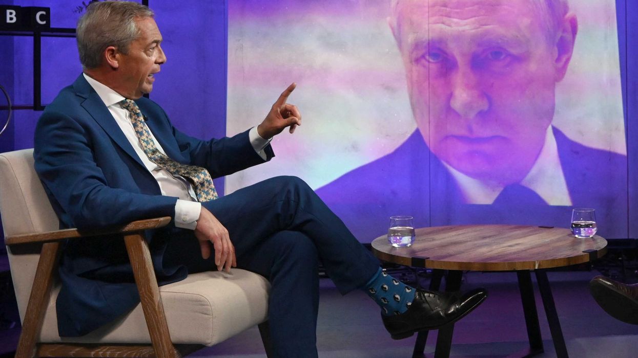 Farage gives polls lifeline to Sunak