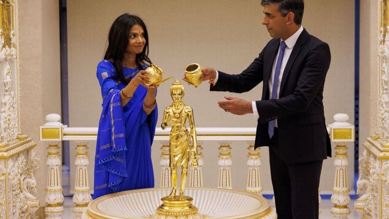 Sunak, Akshata seek blessings at Neasden Temple