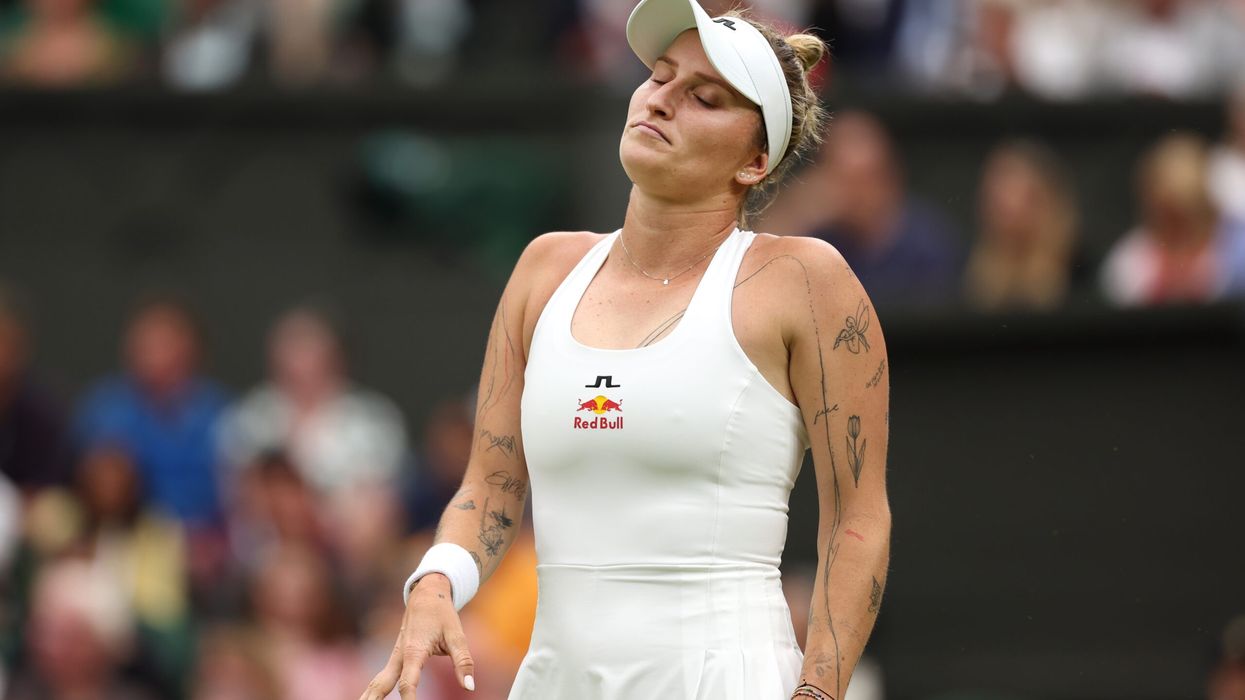 Vondrousova knocked out, Murray withdraws, easy win for Djokovic