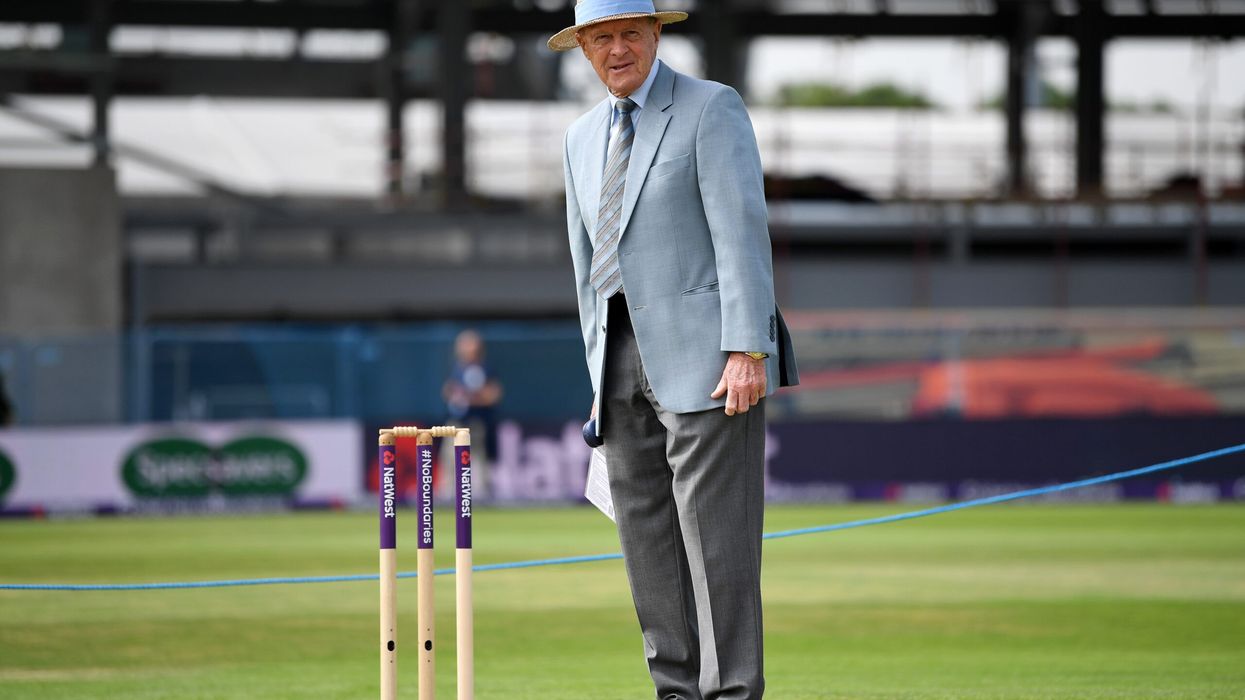 Boycott undergoes successful surgery to remove throat tumour