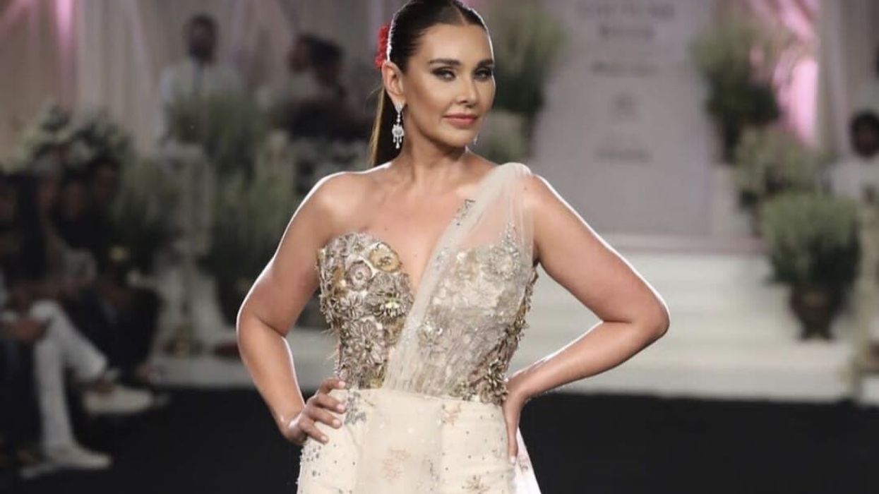 Lisa Ray revisits 'Afreen Afreen' on ramp for Rahul Mishra
