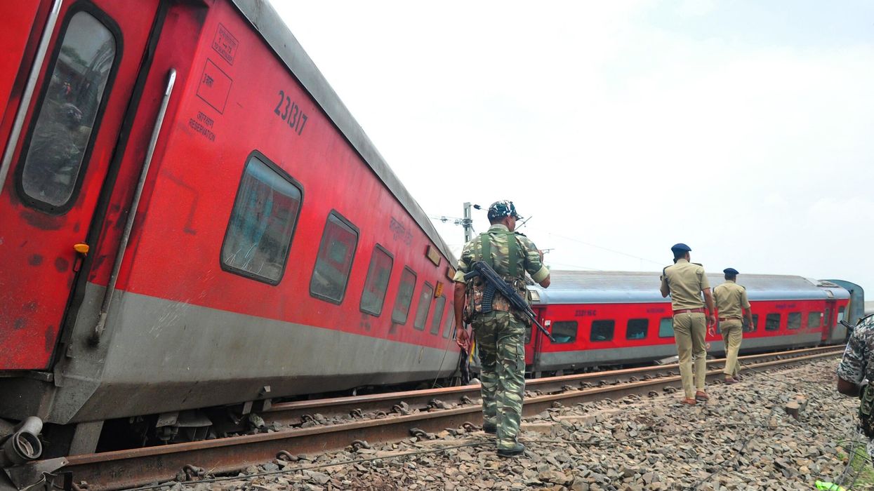 Indian passenger train derails, killing two and injuring 20