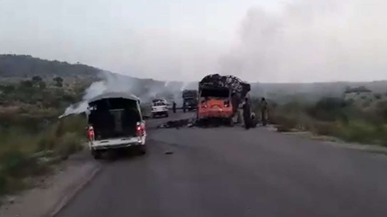 Gunmen attack vehicles, kill 23 on Pakistan highway