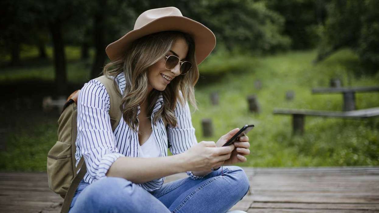 7 Ways Digital eSIMs Help Solo Women Explore the World