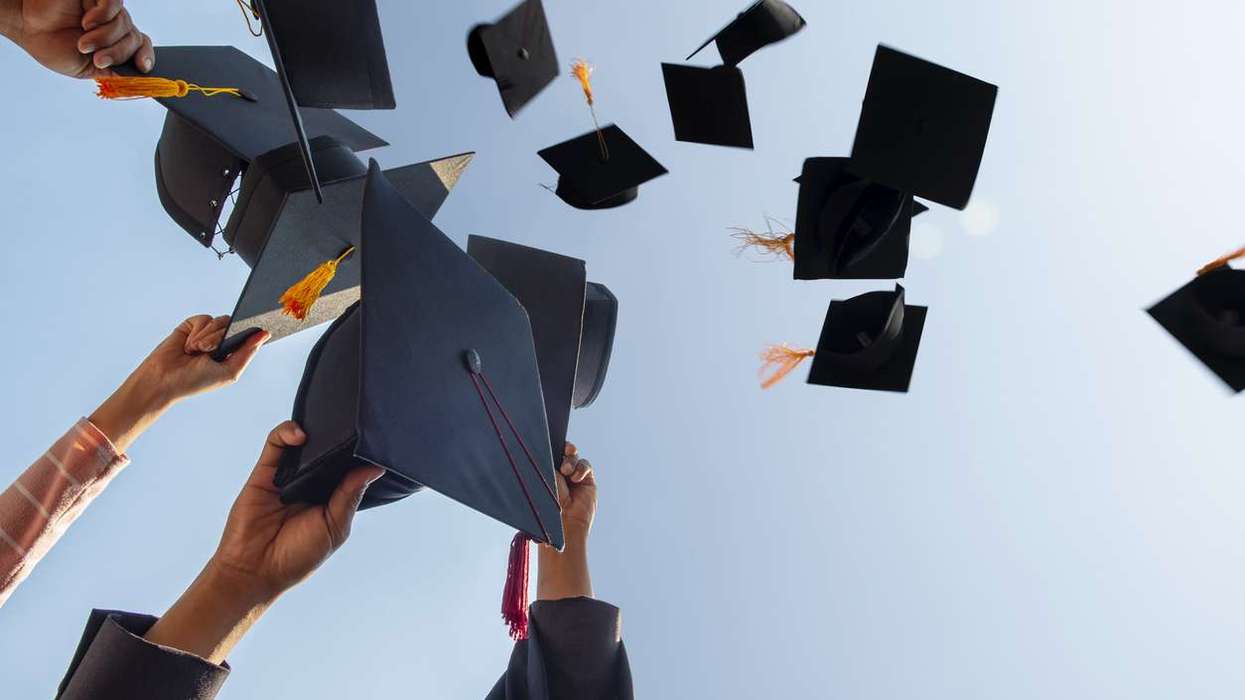 Asian Graduates Face £20,000 Salary Gap to Stay in Uk After Studies